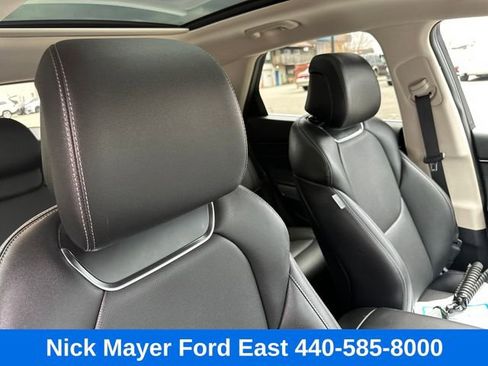 Used 2025 Genesis GV70 2.5T w/ Select Package image 21