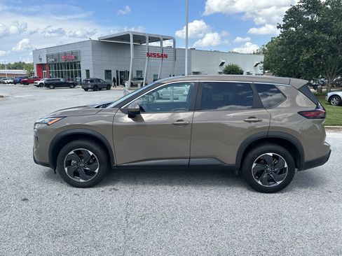 Used 2025 Nissan Rogue SV AWD/4WD image 8
