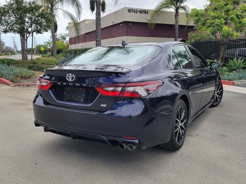 Used 2021 Toyota Camry SE w/ Convenience Package FWD image 2