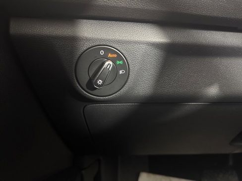 Certified 2024 Volkswagen Jetta SE image 19