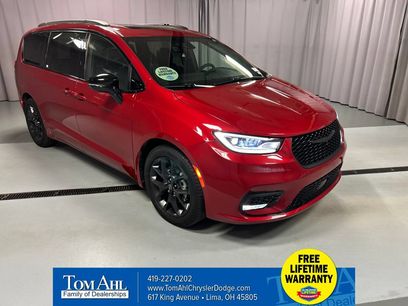 Used 2025 Chrysler Pacifica Limited w/ Trailer Tow Group