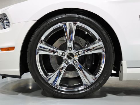 Used 2013 Ford Mustang GT RWD image 40