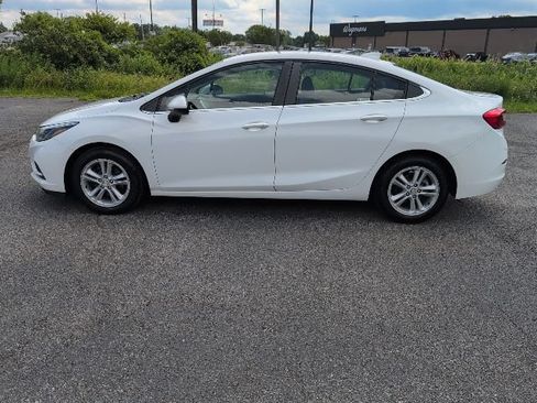 Used 2016 Chevrolet Cruze LT FWD image 2