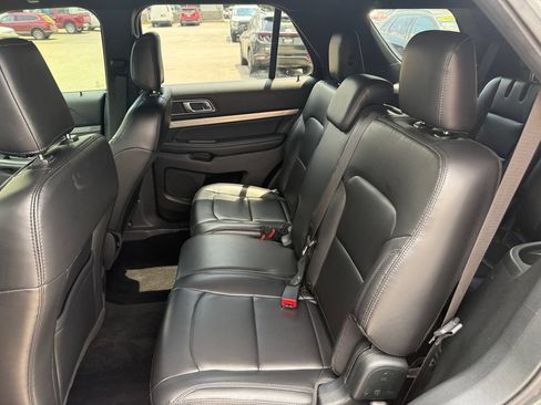 Used 2019 Ford Explorer XLT w/ Equipment Group 202A FWD image 25