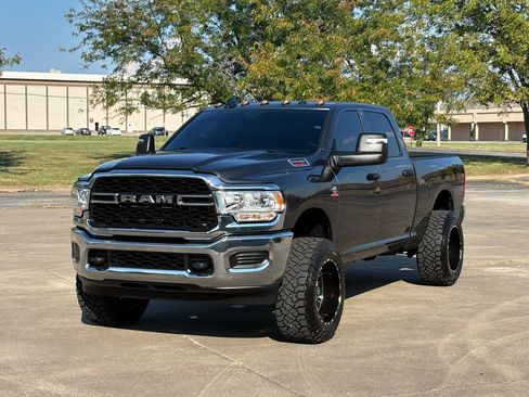 Used 2024 RAM 2500 Tradesman w/ Chrome Appearance Group AWD/4WD image 5