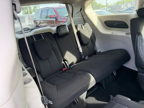Used 2022 Chrysler Voyager LX FWD image 27