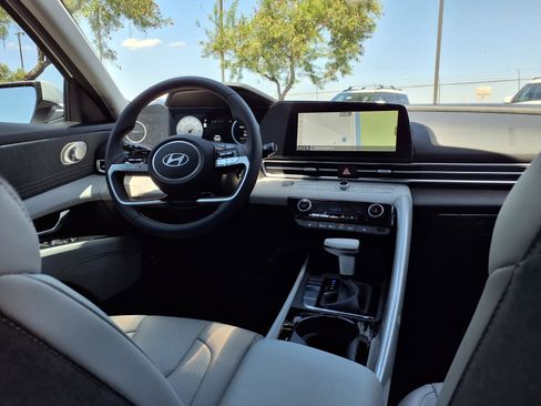 New 2026 Hyundai Elantra Limited FWD image 10
