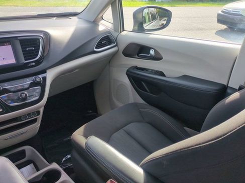 Used 2023 Chrysler Voyager LX FWD image 16