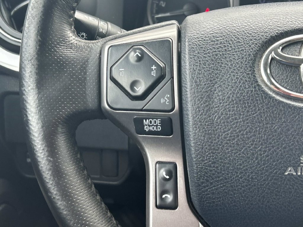 Used 2020 Toyota Tacoma SR5 RWD image 23