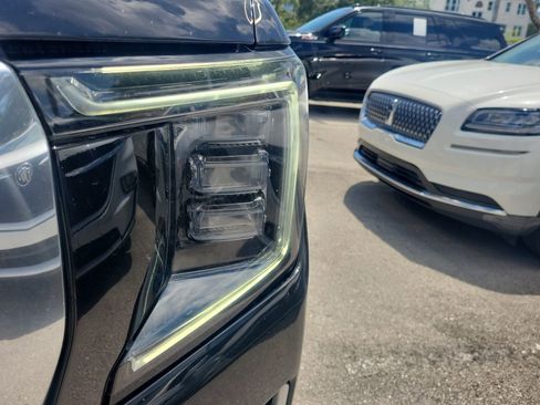 Used 2023 GMC Yukon XL Denali AWD/4WD image 5