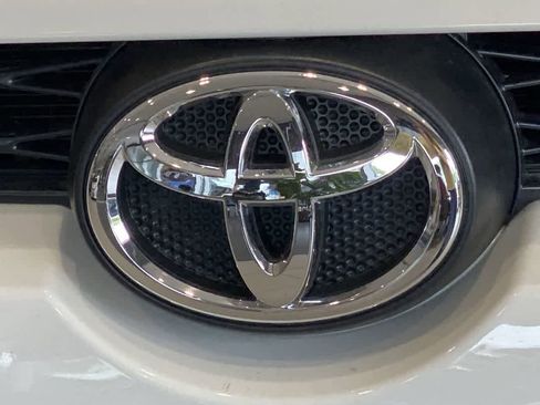 Used 2017 Toyota 4Runner SR5 AWD/4WD image 10