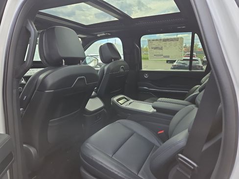 New 2026 Lincoln Navigator Reserve AWD/4WD image 10