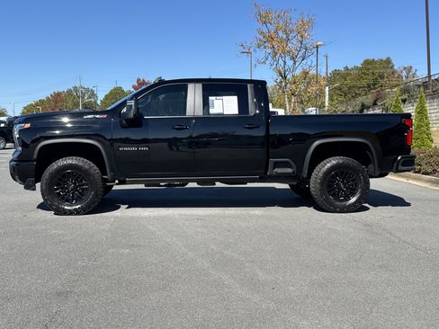 Used 2025 Chevrolet Silverado 2500 ZR2 w/ Technology Package image 7