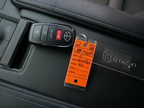 Certified 2025 Toyota Grand Highlander AWD image 29