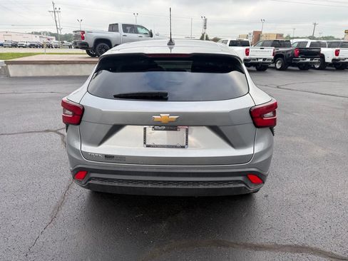 Used 2024 Chevrolet Trax LS w/ Driver Confidence Package FWD image 2