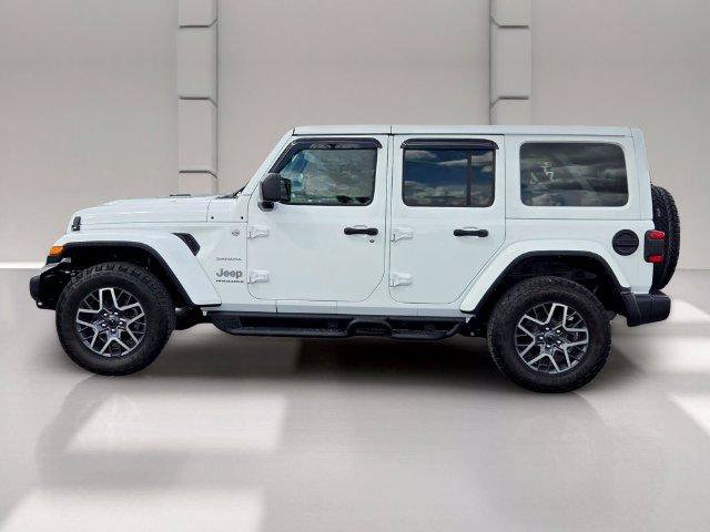 Used 2024 Jeep Wrangler Unlimited Sahara w/ Technology Group AWD/4WD image 2