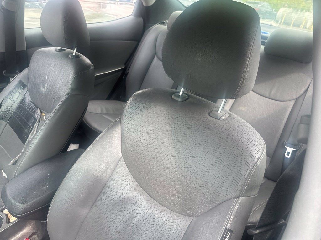 Used 2012 Hyundai Elantra Limited FWD image 24