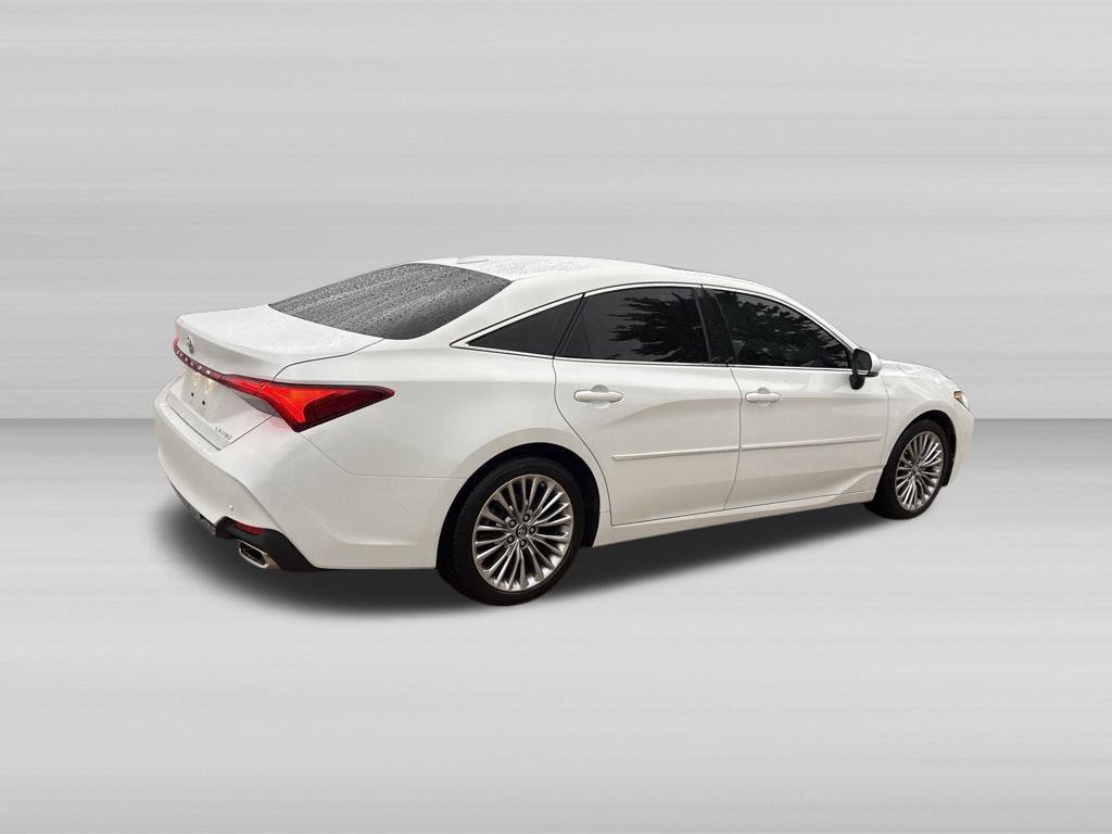Used 2019 Toyota Avalon Limited w/ Advanced Safety Package FWD image 3