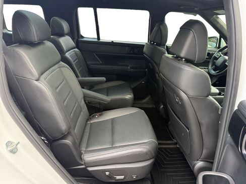 Used 2025 Hyundai Santa Fe Calligraphy AWD/4WD image 15
