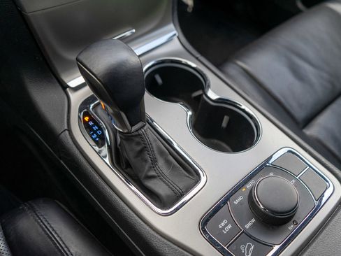 Used 2018 Jeep Grand Cherokee Limited w/ Luxury Group II image 21