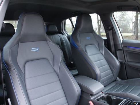 Used 2024 Volkswagen Golf R image 30