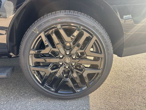 New 2026 Ford Expedition Platinum w/ Stealth Performance Package AWD/4WD image 17