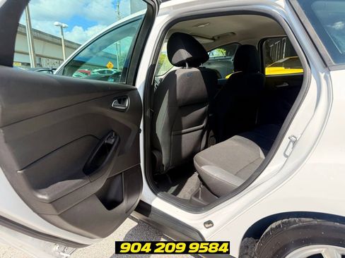Used 2013 Ford Focus SE FWD image 21