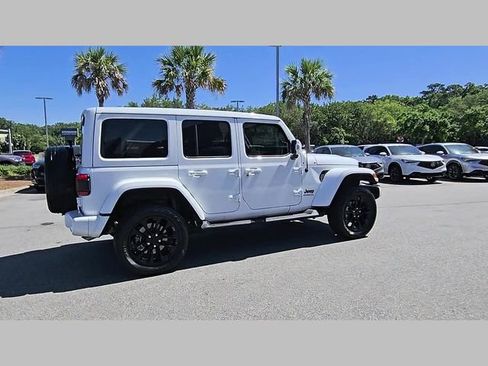 Used 2023 Jeep Wrangler Unlimited Sahara AWD/4WD image 25