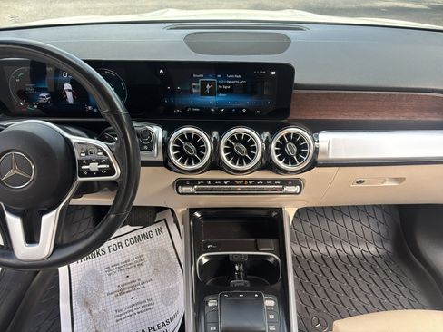 Used 2022 Mercedes-Benz GLB 250 4MATIC image 22