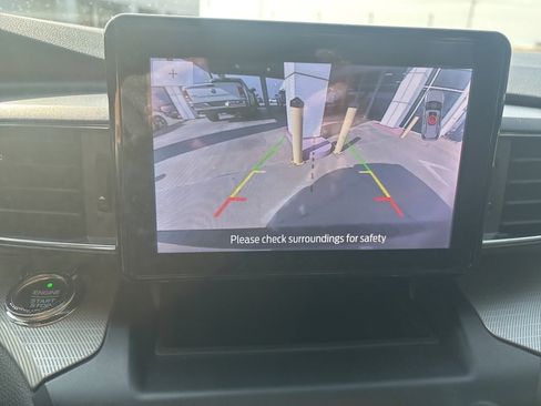 Used 2020 Ford Explorer XLT w/ Equipment Group 202A image 12