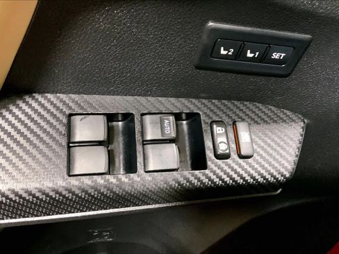 Used 2015 Toyota RAV4 Limited image 35