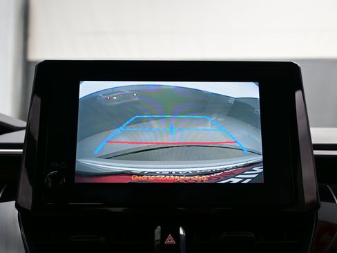Used 2025 Toyota Corolla LE FWD image 17