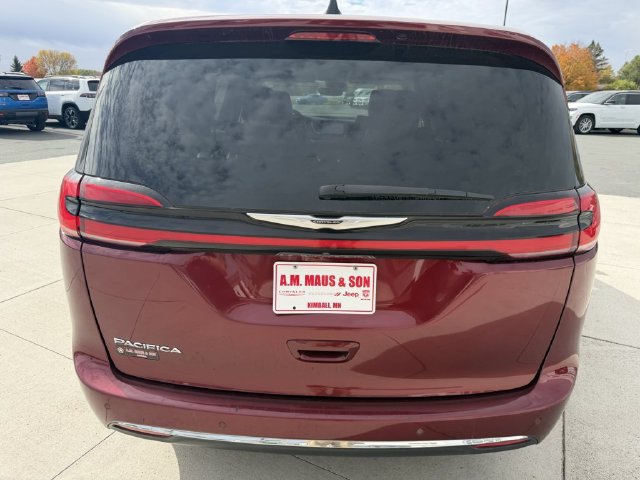 Used 2023 Chrysler Pacifica Touring-L FWD image 8