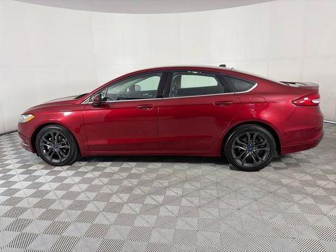 Certified 2018 Ford Fusion SE w/ Equipment Group 201A FWD image 4
