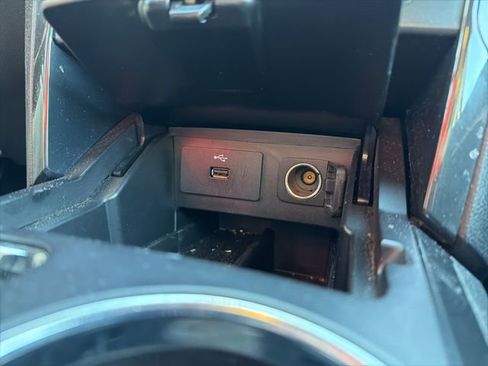 Used 2019 Ford Explorer XLT image 30