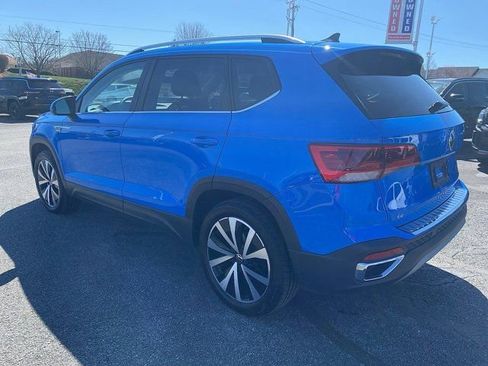 Certified 2023 Volkswagen Taos SE w/ Panoramic Sunroof Package image 3