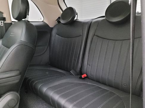 Used 2018 FIAT 500 Lounge image 18