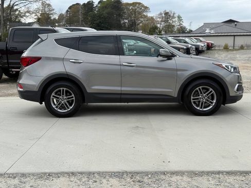 Used 2018 Hyundai Santa Fe Sport w/ Cargo Package FWD image 10