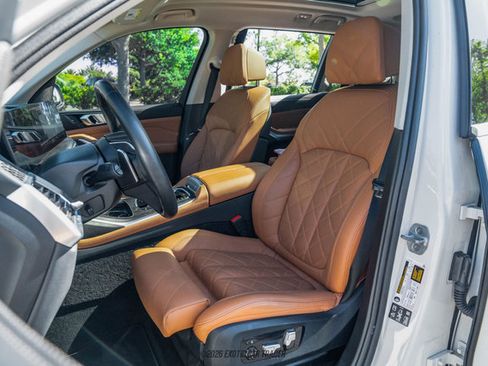 Used 2024 BMW X7 xDrive40i image 45