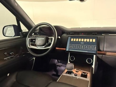 Used 2023 Land Rover Range Rover Long Wheelbase SE AWD/4WD image 17