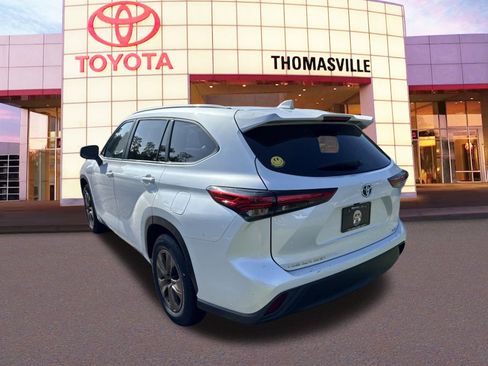 Used 2023 Toyota Highlander Bronze Edition image 7