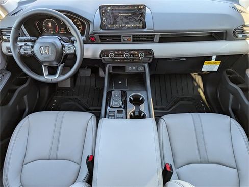 New 2025 Honda Pilot Touring image 5