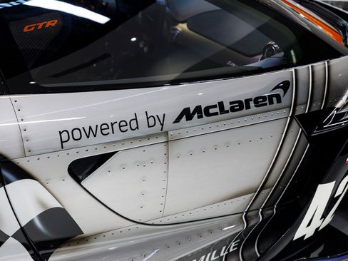 Used 2020 McLaren Senna RWD image 25
