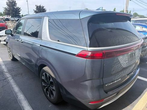 Used 2022 Kia Carnival EX FWD image 6