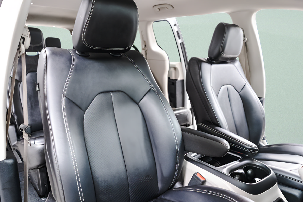 Used 2024 Chrysler Pacifica Touring-L FWD image 37