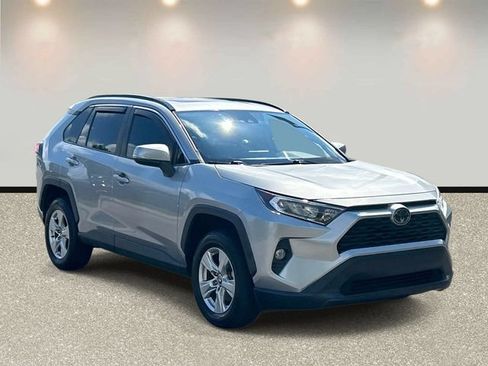 Used 2020 Toyota RAV4 XLE w/ Convenience Package FWD image 3