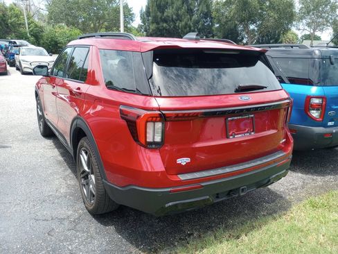 Used 2025 Ford Explorer ST-Line w/ ST-Line Street Pack AWD/4WD image 2