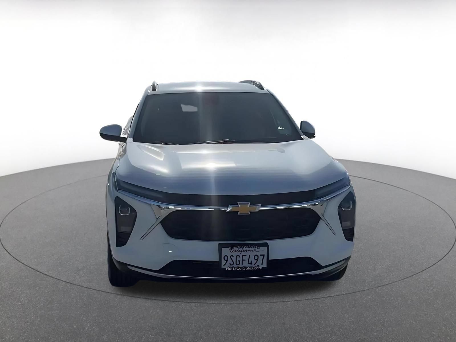 Used 2025 Chevrolet Trax LT FWD image 4