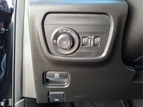 Used 2023 Jeep Grand Cherokee Limited AWD/4WD image 15