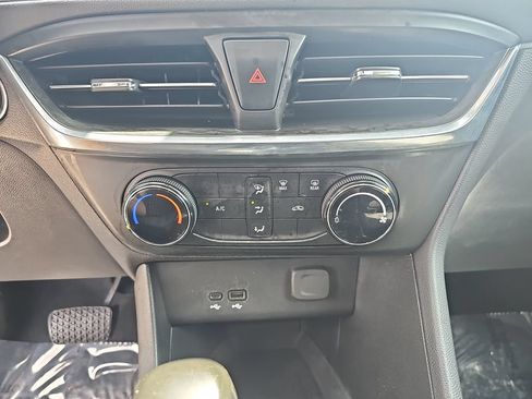 Certified 2025 Buick Encore GX Preferred AWD/4WD image 25